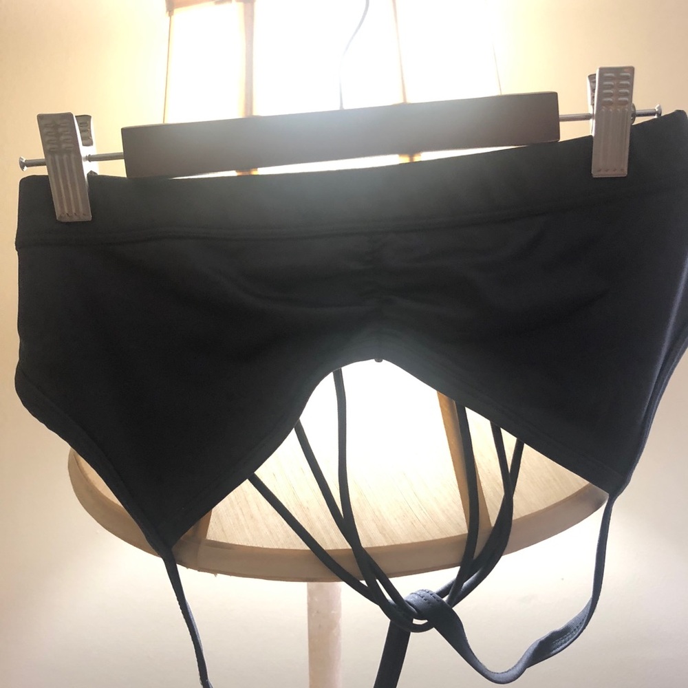 Glossy black sunny strapy bra